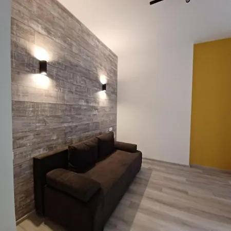 поруч з палацом потоцьких *