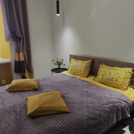 поруч з палацом потоцьких *