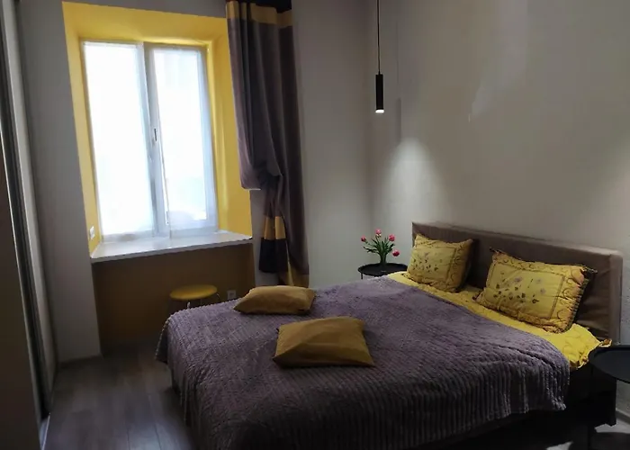 поруч з палацом потоцьких Leópolis