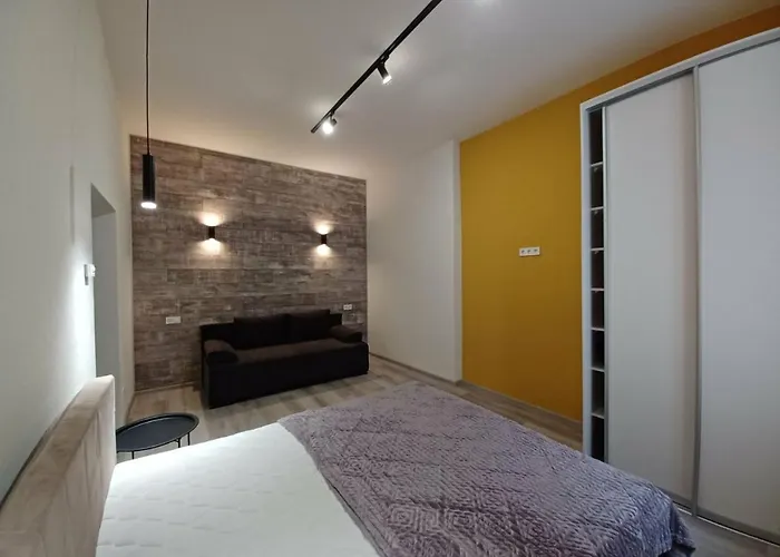 поруч з палацом потоцьких