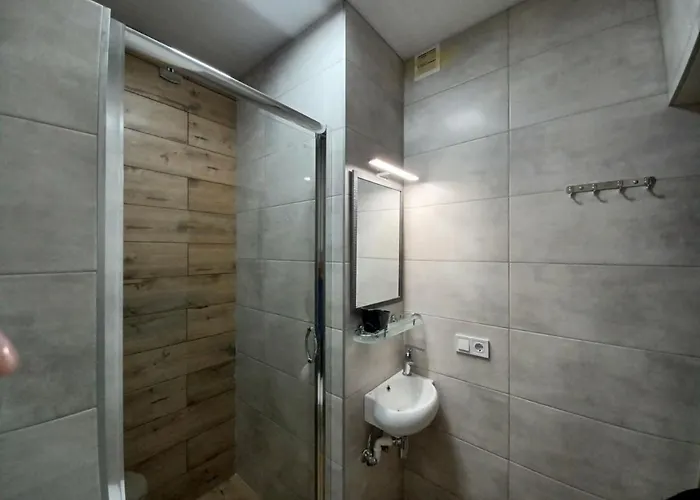 поруч з палацом потоцьких * إلفيف