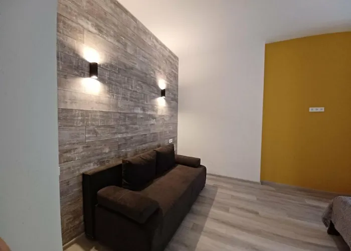 поруч з палацом потоцьких *