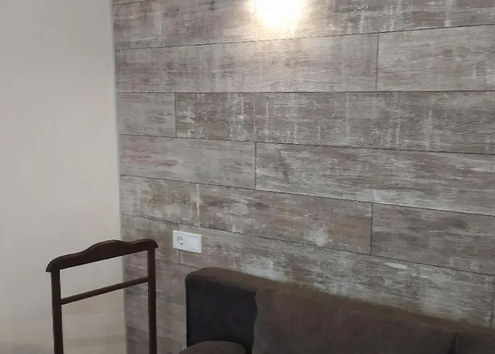 поруч з палацом потоцьких * إلفيف