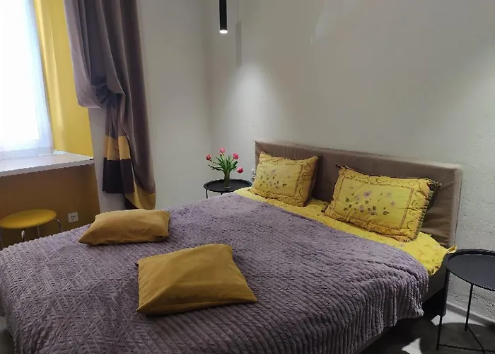 поруч з палацом потоцьких *